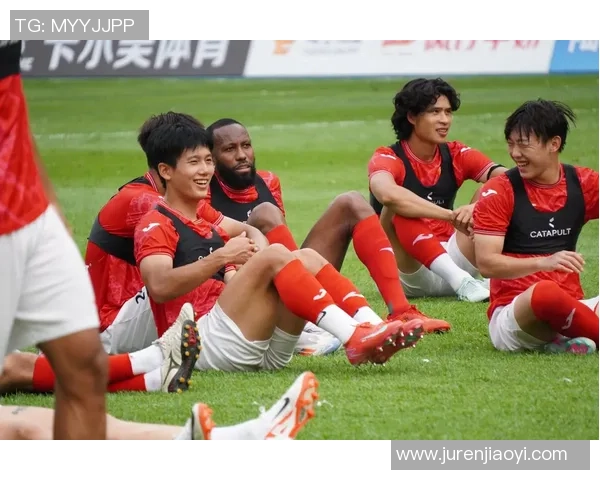 成都兴城迎战呼和浩特争夺中甲联赛关键三分的激烈对决