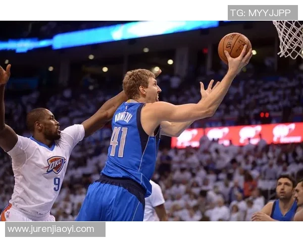 雷霆与小牛季后赛第四场精彩对决回顾与分析
